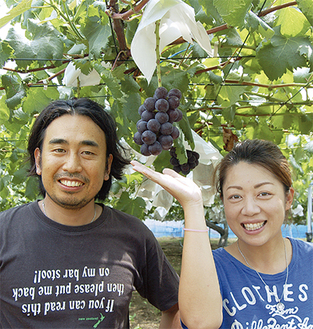 「ぶどうも梨も、おいしくできました」と菅沼さん夫妻