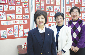 講師の古川さん（左）とメンバー