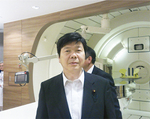 昨年５月、名古屋陽子線治療センターを視察