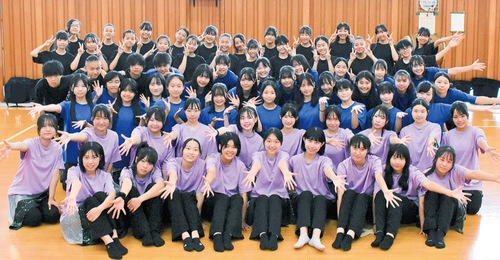 全国大会、文化祭を踊り切り笑顔を見せる＝提供写真