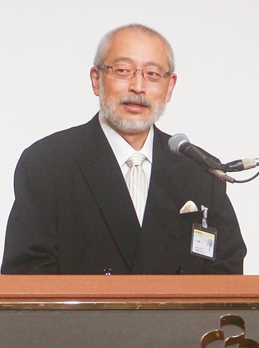 挨拶をする深澤会長