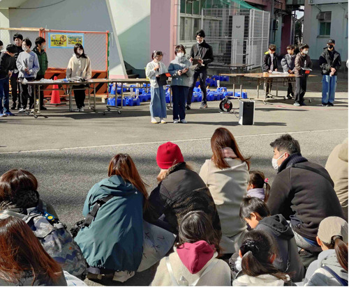 イベント進行を行う児童ら