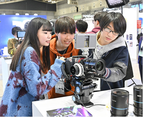 最新機器に触れることができる（昨年の様子）