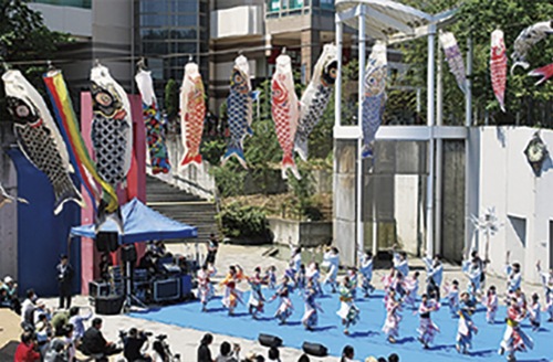 悠然と泳ぐこいのぼり