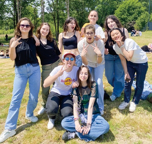 過去の留学の様子（市提供）