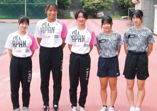 （左から）宮内さん、對馬さん、宮島さん、阿部さん、前田さん