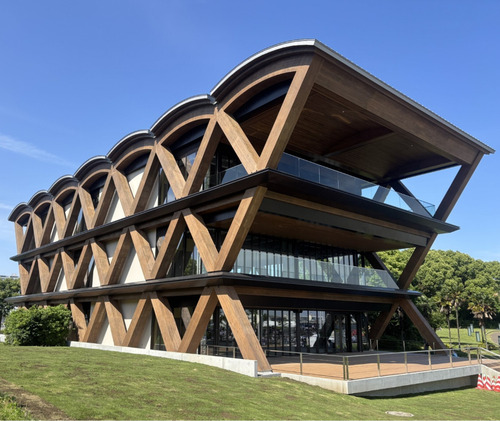 完成した「横浜ティンバーワーフ」（横浜市提供）