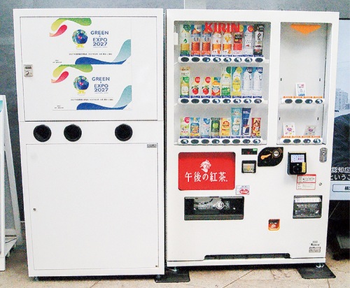 自動販売機に併設される備蓄食の入ったボックス