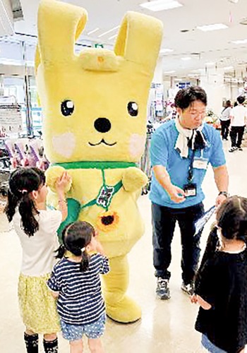 キャンペーンに参加した横浜市資源循環局のマスコット「イーオ」