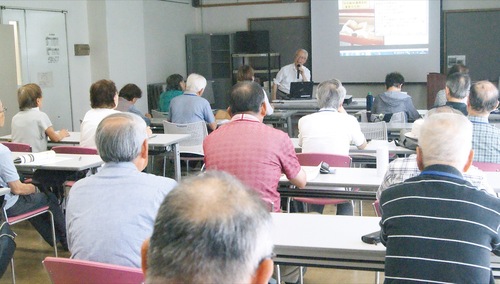 横浜の歴史を語る加藤さん