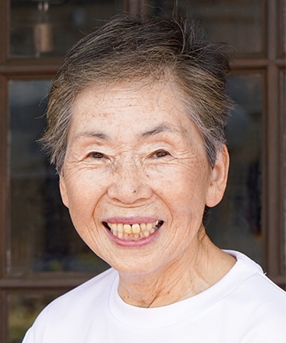 笑顔を見せる坪田さん