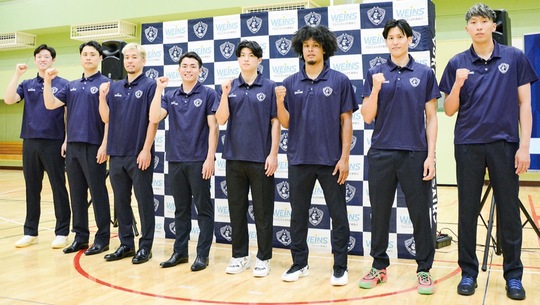 会見に参加した選手たち