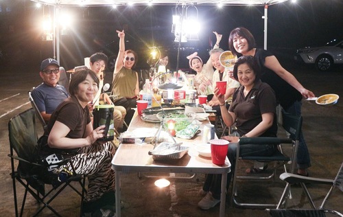 家族や仲間と楽しむ参加者