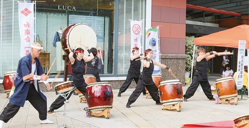 「昇」による勇壮な和太鼓演奏