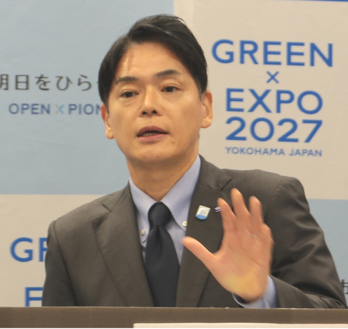 定例会見に臨む山中市長