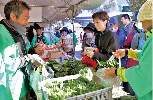 毎年大人気の野菜即売会