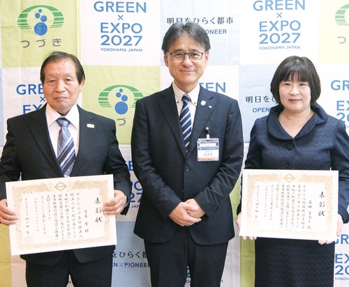 （左から）宮本さん、佐々田区長、角田さん