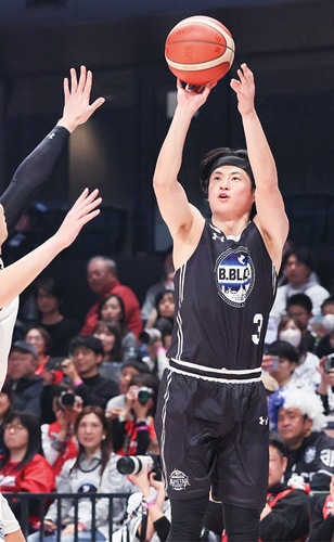 シュートを打つ安藤選手©︎B.LEAGUE