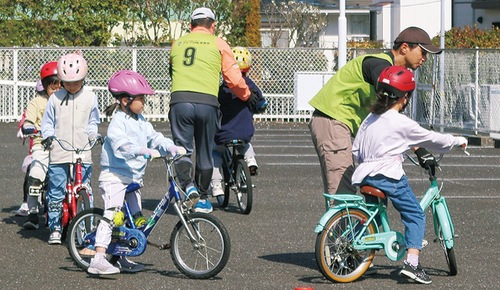 屋上駐車場での自転車教室