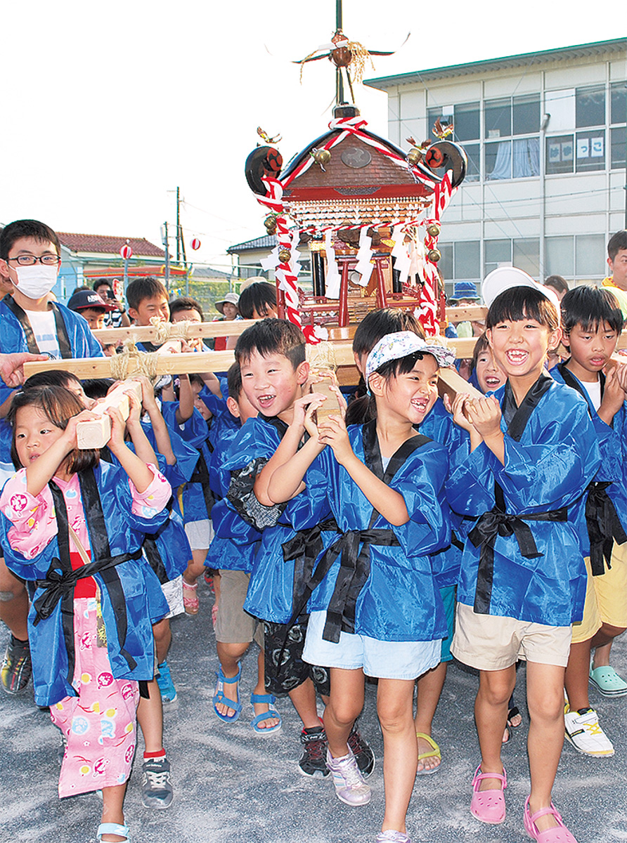 子供神輿 kodomohikoshi4-3312x2303.jpg