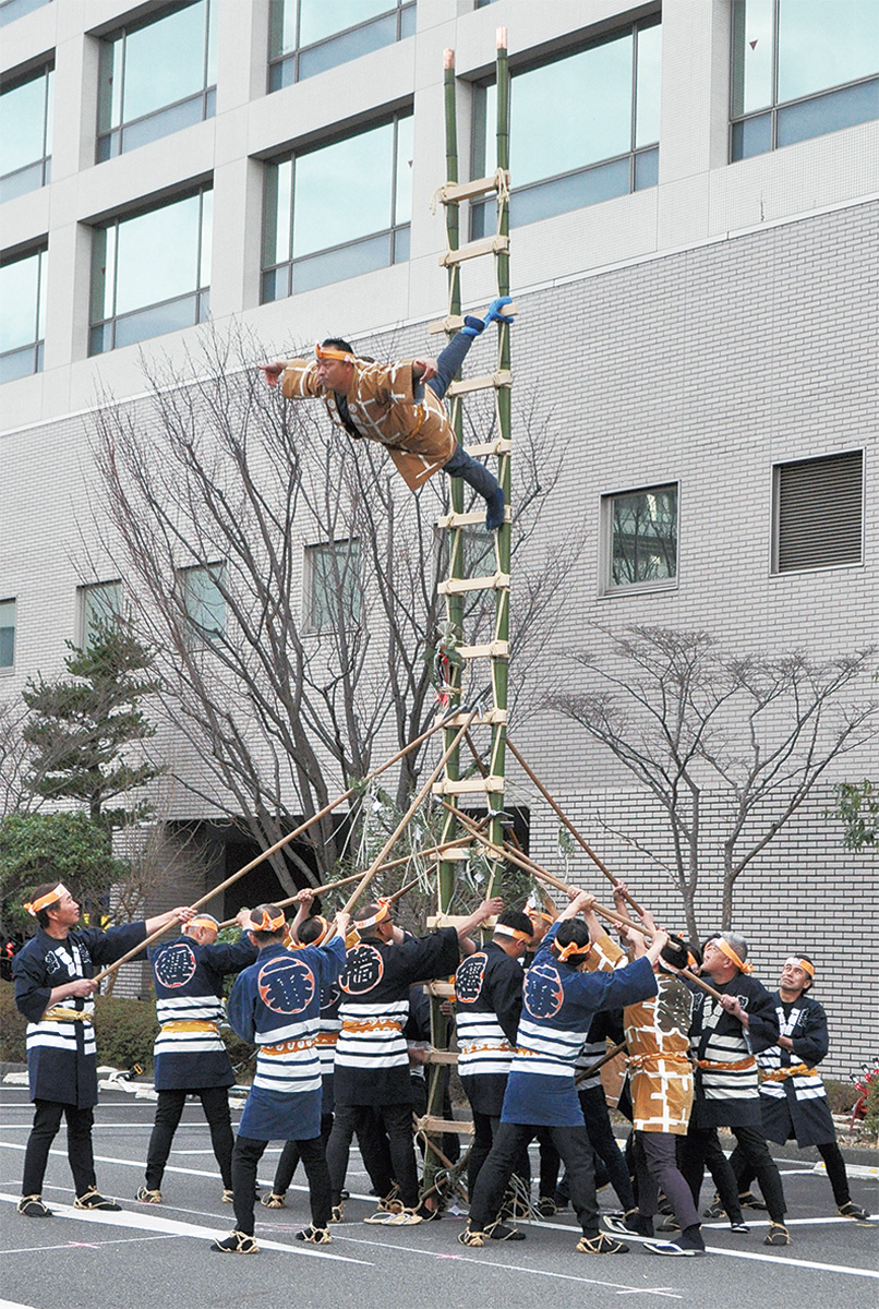 出 初 式 はしご乗りに拍手喝采 災害の少ない都筑目指す 都筑区 タウンニュース