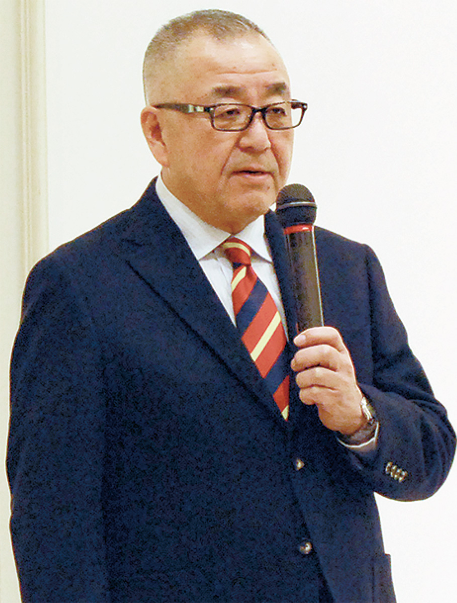 日頃の感謝を述べる栗林会長