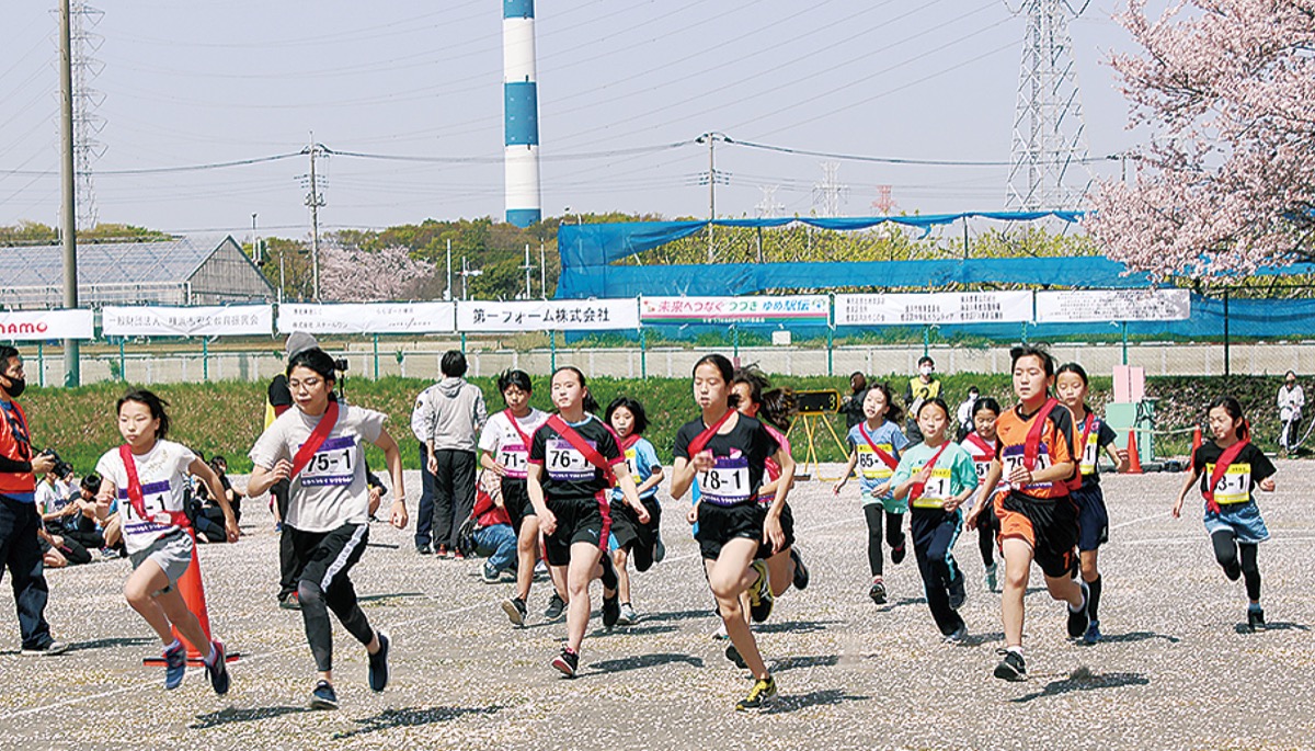 自己ベストを目指し駆け抜ける参加者