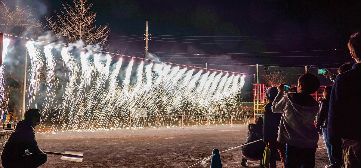 荏田南地区 コロナ禍でも思い出を 地元有志らが花火大会 都筑区 タウンニュース