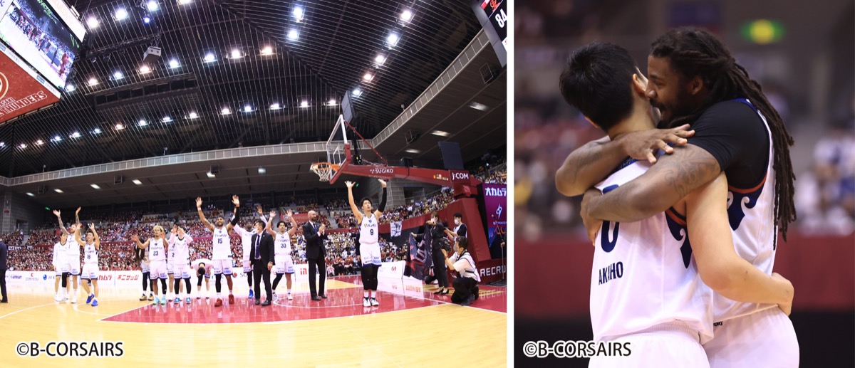 勝利を喜ぶ選手たち