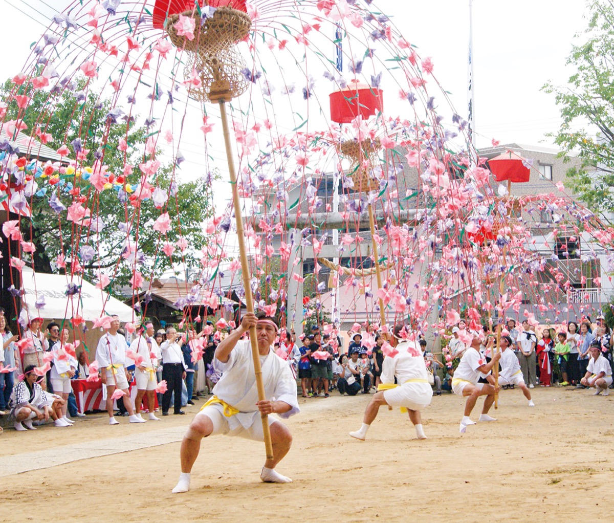伝統の「花籠の舞」魅せる