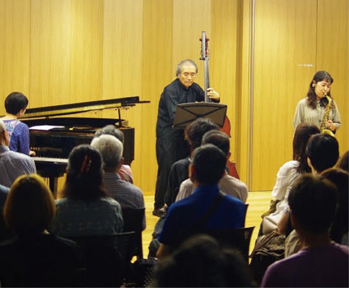 ジャズで親睦深める