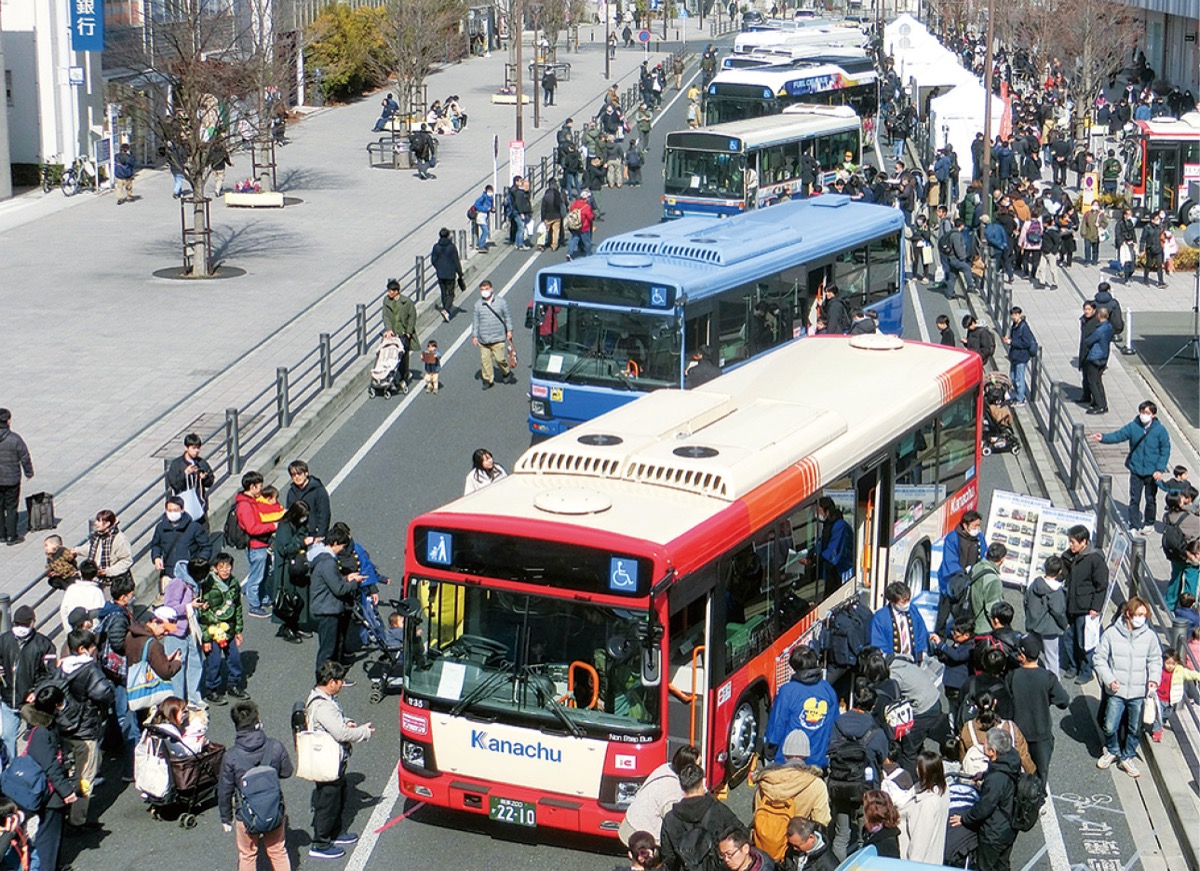 感謝デーにバス大集合