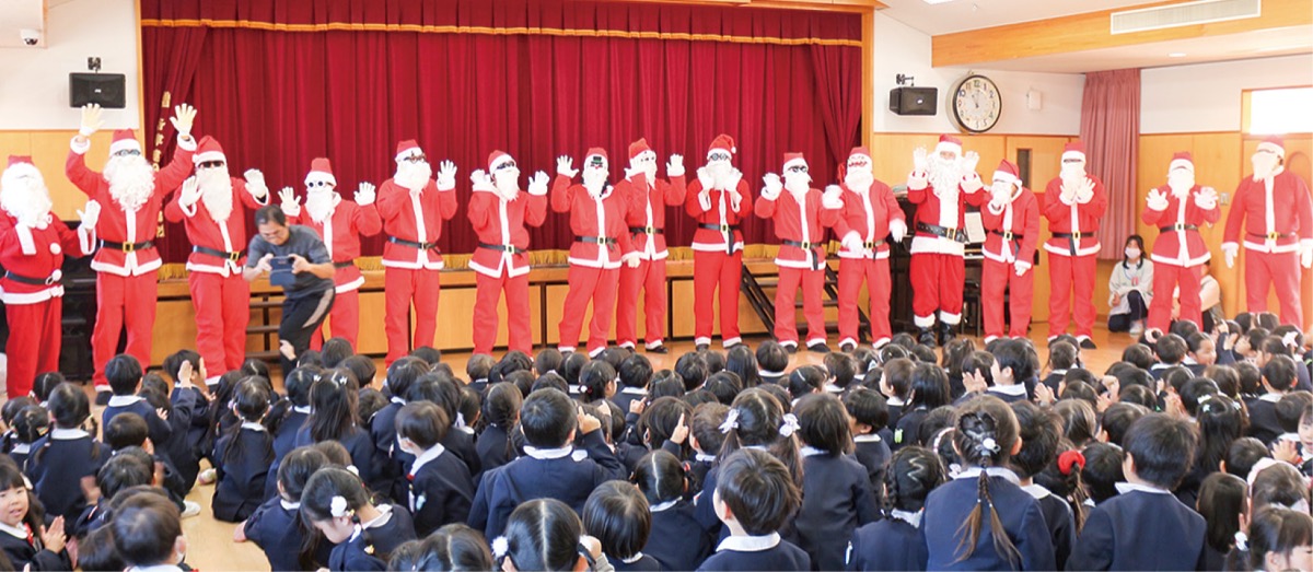 サンタがチームで登場