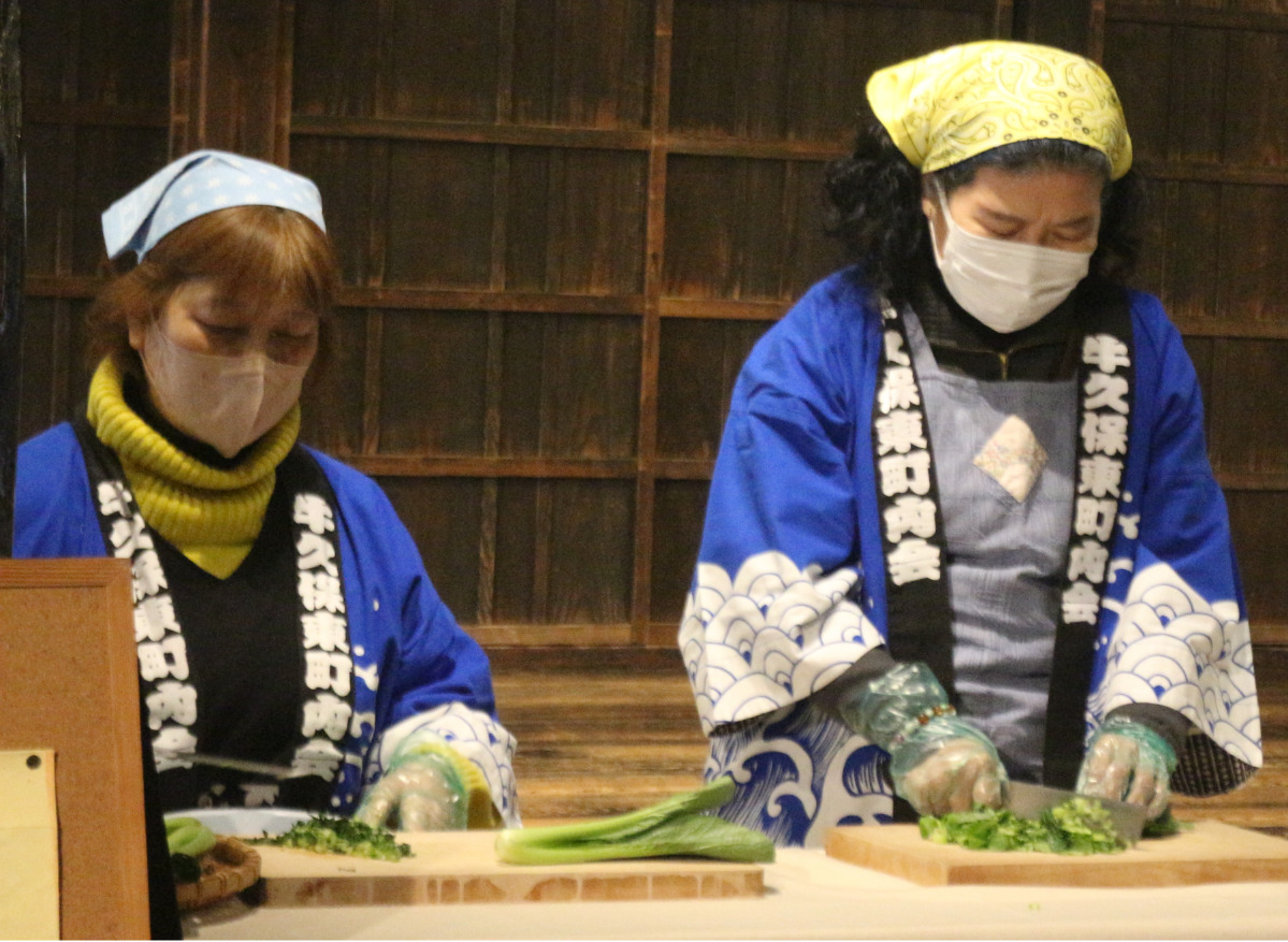 無病息災願い、七草刻む