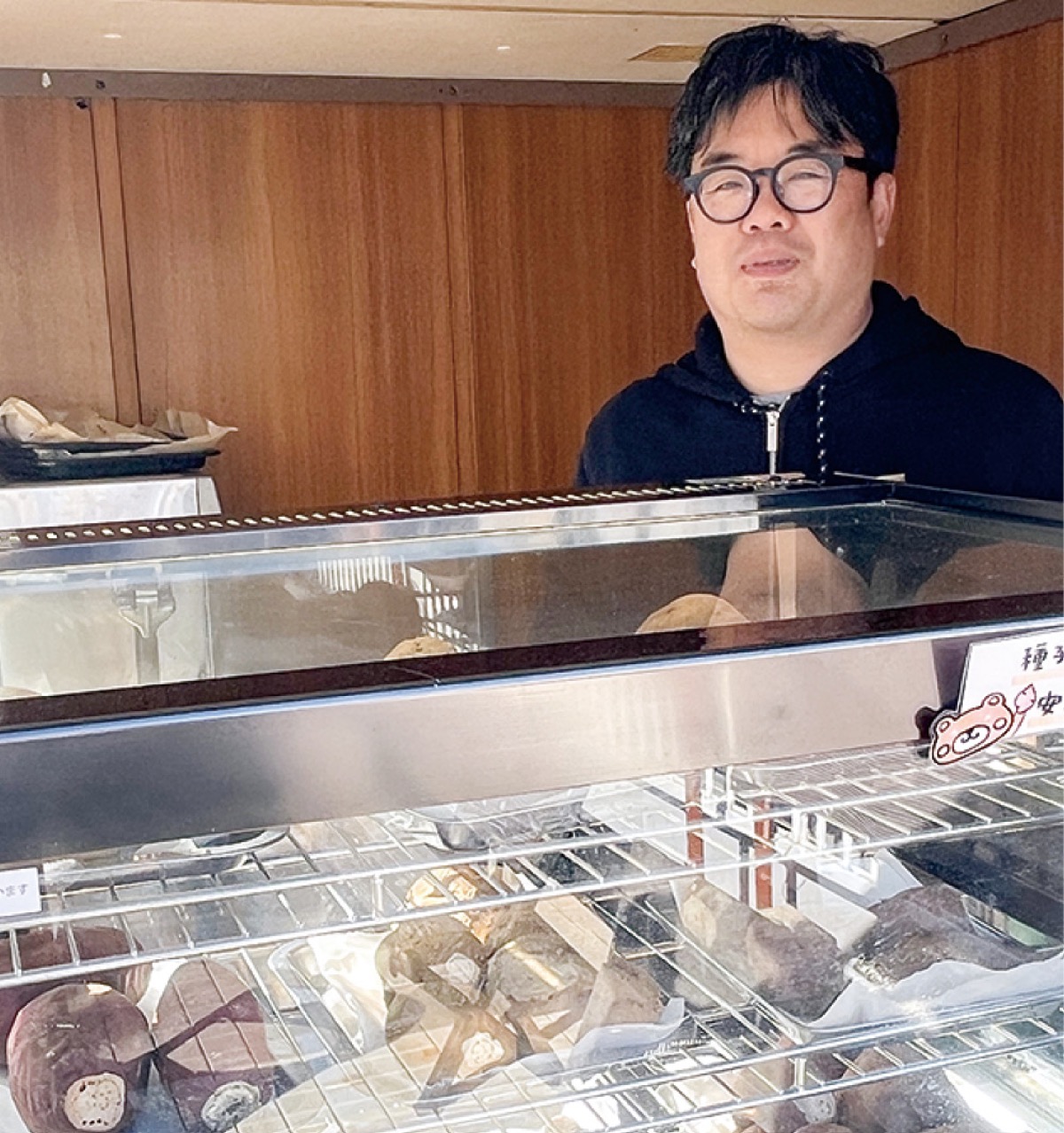 今年で「焼き芋販売」４年目を迎えた都筑ヶ丘溶接の根本さん
