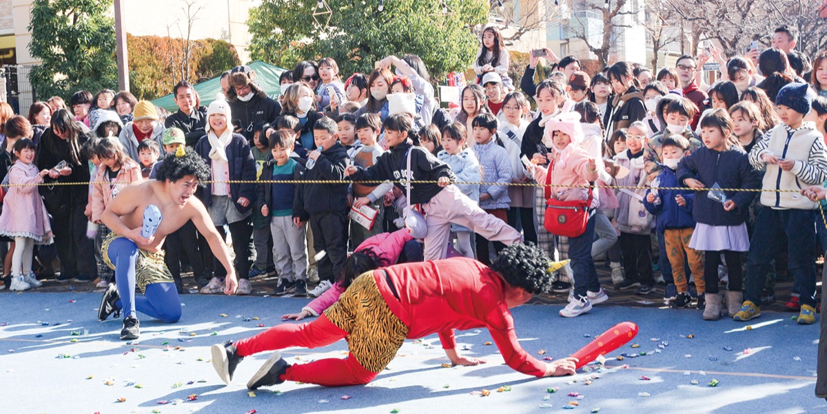 飴で鬼退治する子どもたち