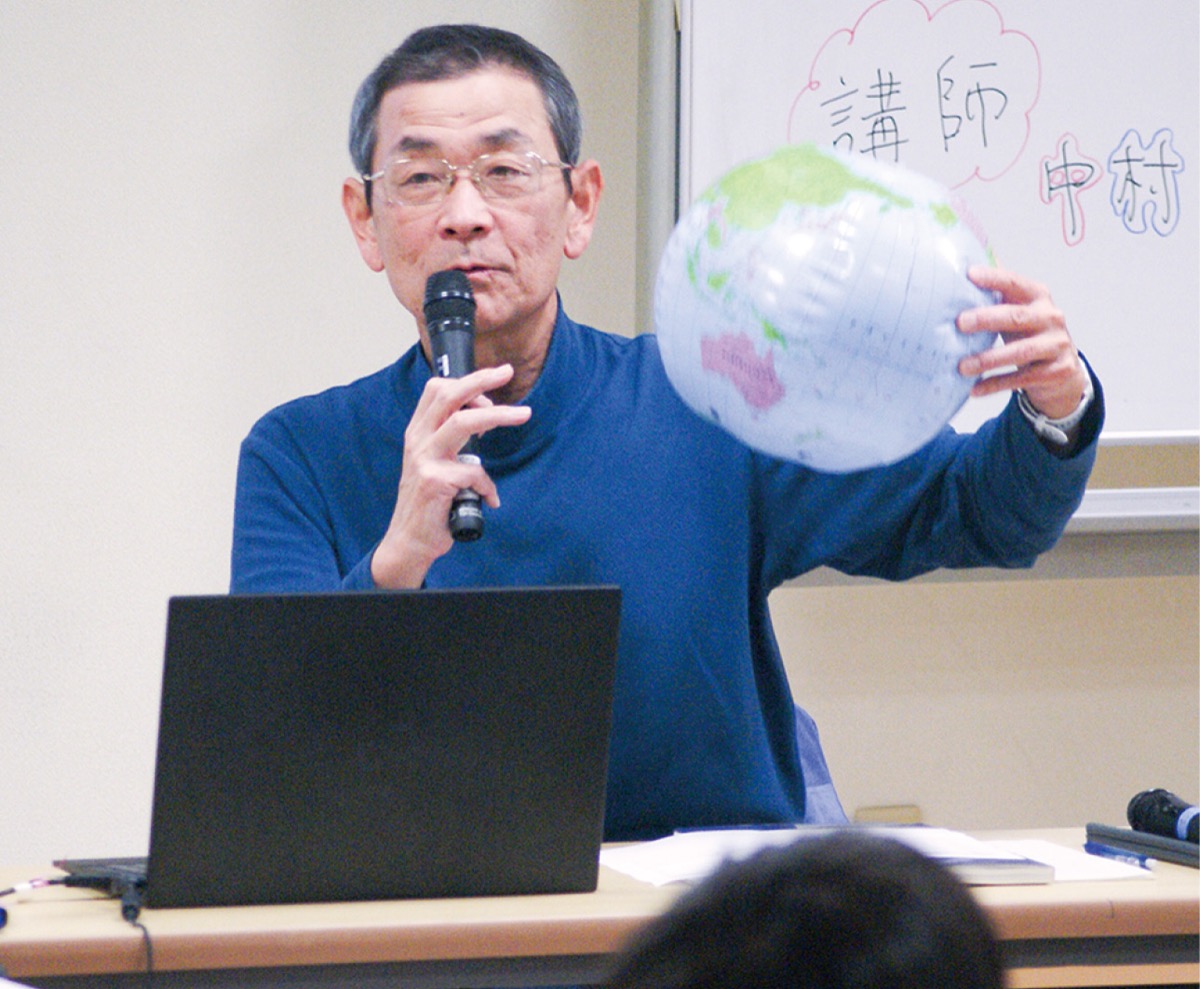 南極について解説する中村さん