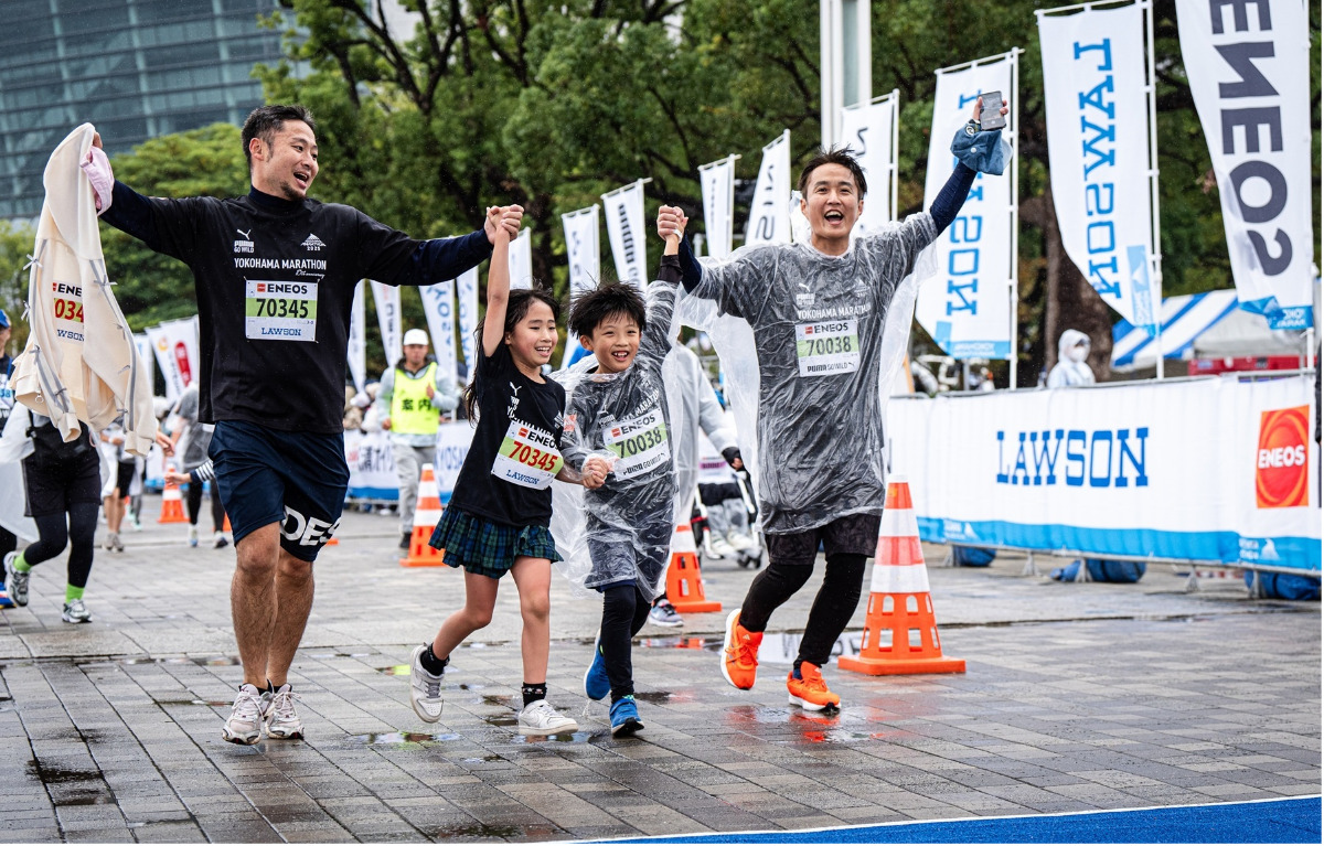 ファミリーでの参加も＝横浜マラソン組織委員会事務局提供