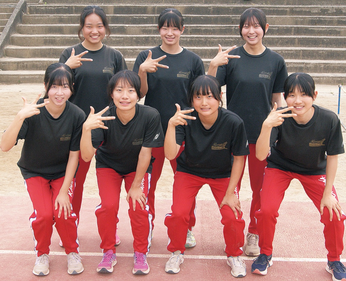 (後列左から)笠原さん、渡邊さん、荒井さん(前列左から)赤峰さん、尾引さん、上川さん、齋藤さん