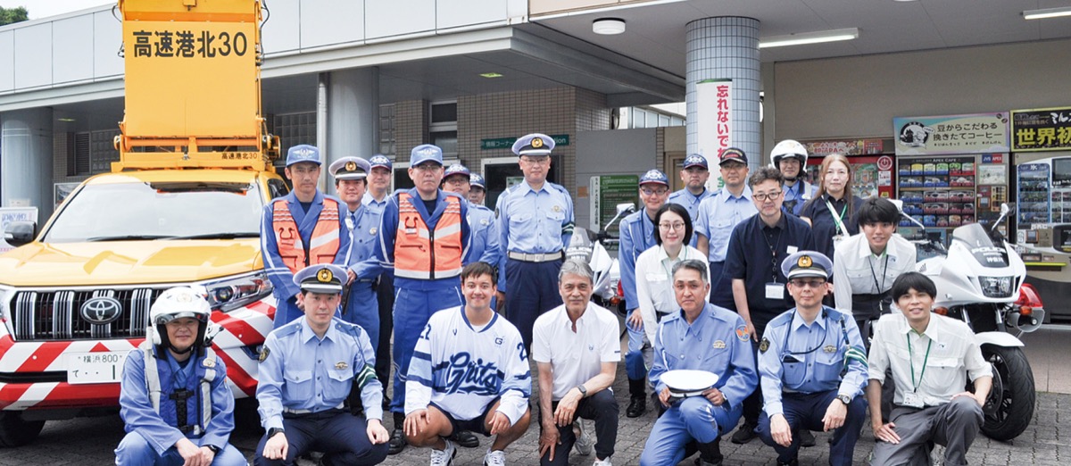 啓発活動を行った関係者ら