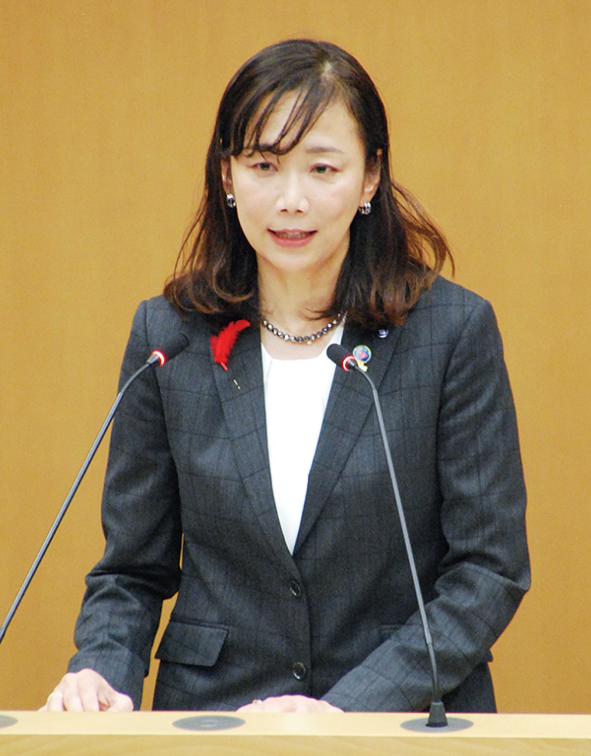 所信表明演説を行う原澤市長