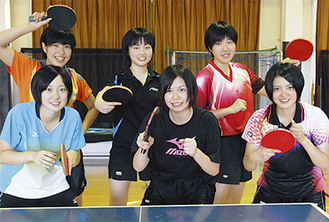３年生の（右上から時計回りに）永尾さん、松本さん、佐野さん、工藤さん、岡さん、中島さん