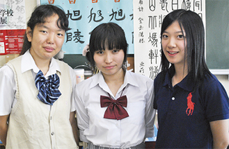 受賞した３人（右から吉水さん、小菅さん、関さん）