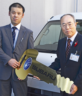 富士労連の佐藤さん（左）と池田会長
