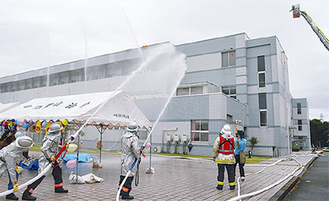 旭消防署による消火活動