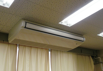 特別教室に取り付けられた空調設備