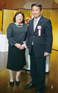 竹内渉さんと妻の恵偉子さん（写真提供・竹内さん）