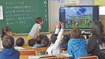 各教室でテレビ放送を楽しむ児童たち