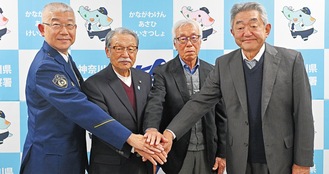 左から旭警察署の吉田署長、旭防犯協会の林会長、旭交通安全協会の小磯会長、旭安全運転管理者会の岩下会長