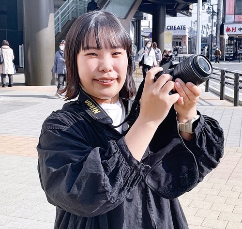 取材で区内をかけ回るカジタさん